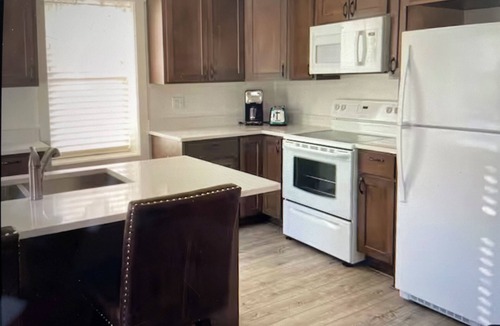Monaca House | Cozy 2-bedroom house/apartment in tranquil Monaca with AC and close to the River