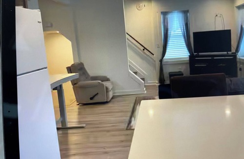Monaca House | Cozy 2-bedroom house/apartment in tranquil Monaca with AC and close to the River
