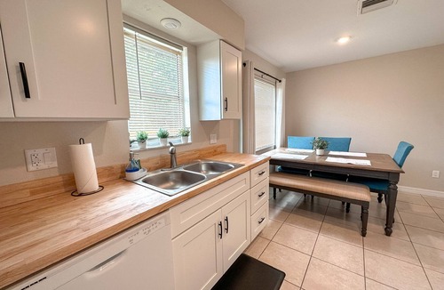 Fort Myers Shores House | Cozy 2-bedroom house in charming Fort Myers with AC