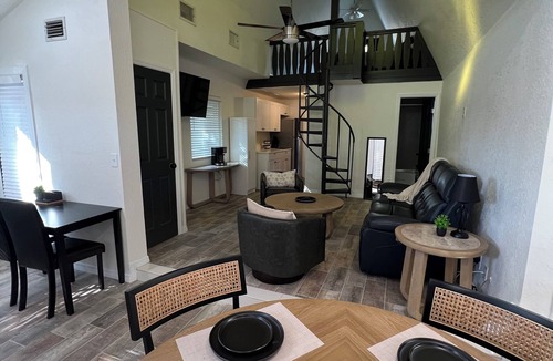 Clermont Condo | Cozy 2-bedroom Loft- Pool, Pickle Ball, B-ball, Theme Parks and More Clermont