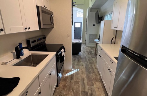 Clermont Condo | Cozy 2-bedroom Loft- Pool, Pickle Ball, B-ball, Theme Parks and More Clermont