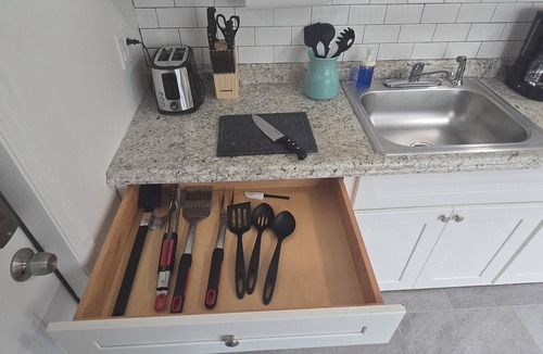 Bryn Mawr House | Cozy 2 Bedroom, Near NYC, Easy Parking