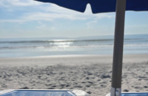 Cocoa Beach Resort | Cozy 2-bedroom resort in charming Cocoa Beach with AC, WiFi