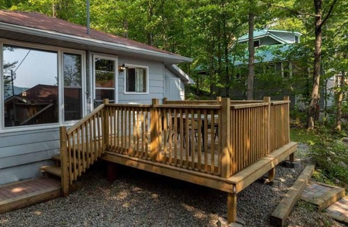 Ryerson Cottage | Cozy 2 bedroom Wood Cottage