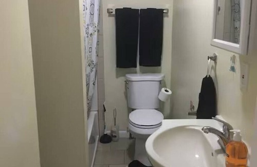 Niskayuna House | Cozy 2 Bedrooms | Full Kitchen | Smart TV