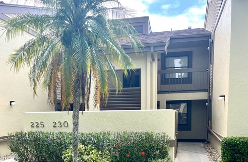 East Lake Woodlands Condo | Cozy 2BR condo w/Pool in Gated community. close to beaches/resturants/shopping