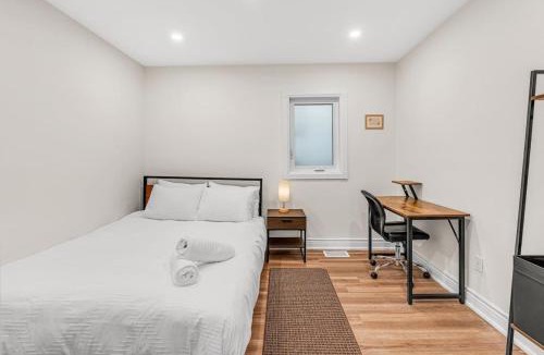 Keelesdale - Eglinton West House | Cozy 2BR Home with Workspace Toronto Retreat