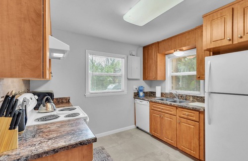 Lakeland Condo | Cozy 2BR Near Lakes & Florida Southern – Private Outdoor BBQ Space in Historic Lakeland