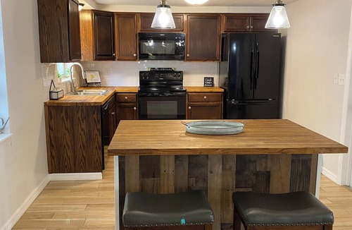 Tanglewood Terrace House | Cozy 3-bed home close to beautiful beaches.