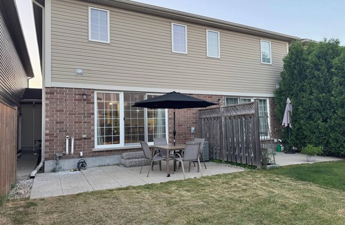 Grand River South House | Cozy 3 Bedroom 2.5 bathroom house