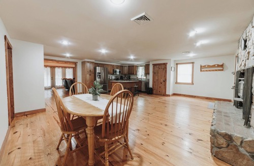Loysville Cabin | Cozy 3-bedroom cabin with a spacious wrap around deck located in landisburg pa