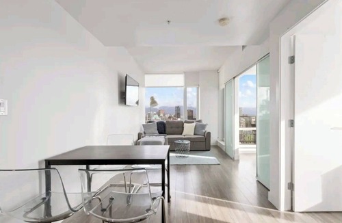 Kitchener Condo | Cozy 3-bedroom condo with WiFi, fitness room in welcoming Kitchener