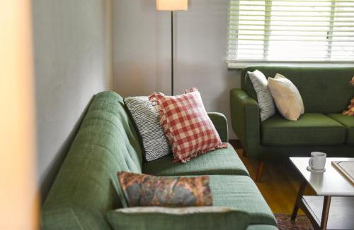South Hills House | Cozy 3-bedroom family home - sleeps 8, great coffee