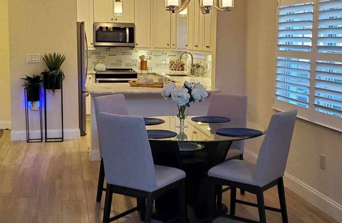 East Naples Condo | Cozy 3-bedroom gated condo with WiFi and pool near historic downtown Naples