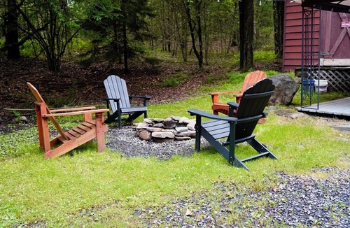 Tunkhannock Township House | Cozy 3-bedroom house in secluded area of Pocono Lake!