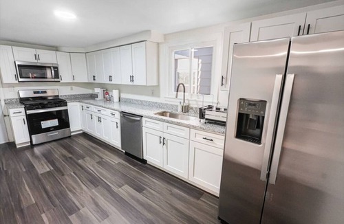 Homestead House | Cozy 3-bedroom house near Pittsburgh Waterfront Area
