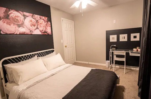 Campbell House | Cozy 3-Bedroom Retreat - Only 25 Mins from Disney!