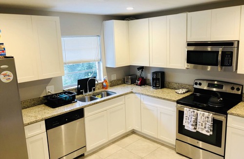 Fairvilla House | Cozy 3 bedroom second floor unit
