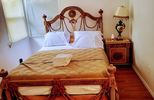 North Bay Shore House | Cozy 3-bedroom house in fabulous North Bay Shore with AC