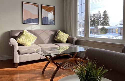 West Hill House | Cozy 3BR - Downtown in 30 mins, Near GO train