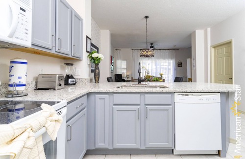 Sunset Lakes House | Cozy 3BR Family Resort Home Private Pool & BBQ!