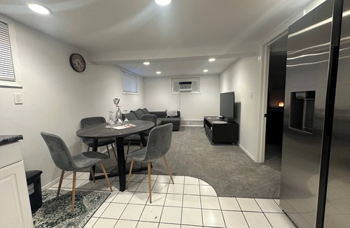 Melville Apartment | Cozy 3BR Getaway with Parking & Full Kitchen @ Melville