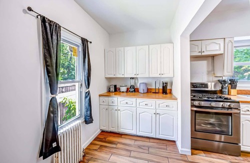 Huntington House | Cozy 3BR Near Huntington's Nightlife & Beach