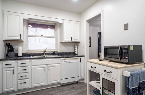 Woodburn House | Cozy 3BR townhouse near WVU, Hospitals, Interstate