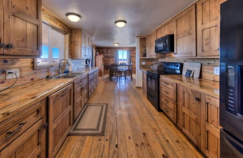 Blanding Cabin | Cozy 4-bedroom cabin in tranquil Blanding with AC, WiFi