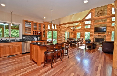 East Stroudsburg House | Cozy 4-bedroom Log; 7 minutes to Camelback