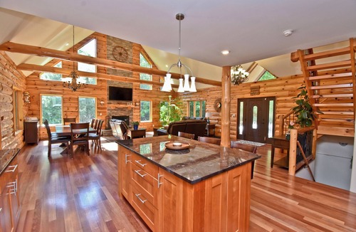 East Stroudsburg House | Cozy 4-bedroom Log; 7 minutes to Camelback
