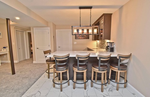 East Stroudsburg House | Cozy 4-bedroom Log; 7 minutes to Camelback