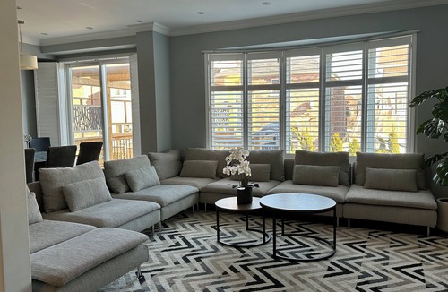 Meadowvale Village House | Cozy 5 Bedroom House in Mississauga, On
