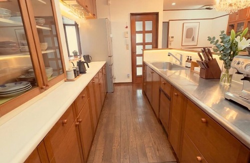 Adachi House | Cozy 5 room house in Tokyo, 2 minutes from station. WiFi, Netflix, Full Kitchen.