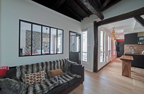 Paris City Center Apartment | COZY AND BRIGHT FLAT IN MONTORGUEIL AREA WITH AC