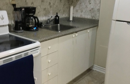 Churchill Meadows House | Cozy and comfortable basement apartment with separate entrance and car parking