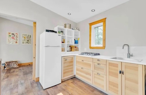 North Frontenac Cottage | Cozy and quiet lakeside cottage with large screened in porch to dine and relax