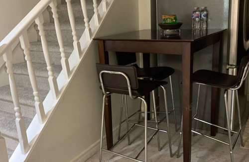 Lisgar Apartment | Cozy and quite 2 bedroom basement appartment with separate entrance…
