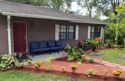 Seffner Community Alliance House | Cozy and spacious 3 bed/2 bath with office/den. Centrally located in Tampa.