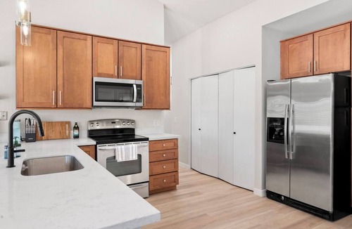 Warner Ranch House | Cozy and Stylish Home, Convenient Location, Putting Green and Grill