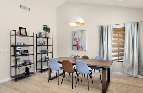 Warner Ranch House | Cozy and Stylish Home, Convenient Location, Putting Green and Grill