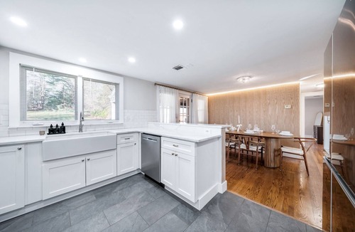 Woodcliff Lake House | Cozy and Stylish 4bd2ba Fireplace+PetFriendly+LargeBackyard+Commute to NYC!