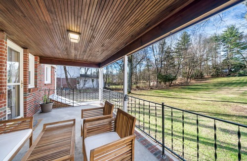 Woodcliff Lake House | Cozy and Stylish 4bd2ba Fireplace+PetFriendly+LargeBackyard+Commute to NYC!