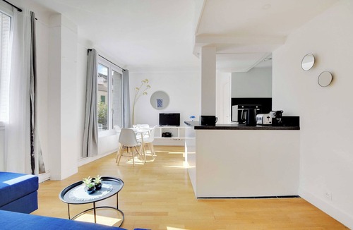 Suresnes Apartment | Cozy Apartment 2Bdr/5P - in the Heart of Suresnes