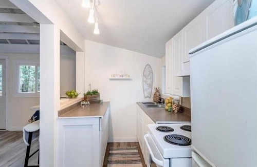 Balm Beach Cottage | cozy balm beach cottage rental