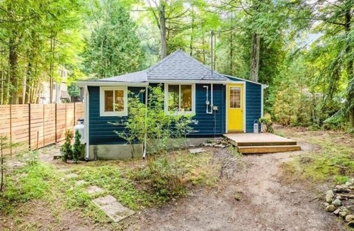Balm Beach Cottage | cozy balm beach cottage rental