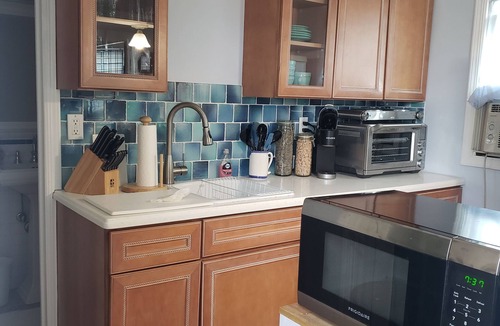 Lido Beach Apartment | Cozy Beach Getaway - 1000' from Ocean/Boardwalk; 6 blocks from LIRR