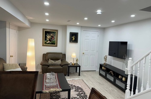 The Beaches House | Cozy Beach Retreat. Private family sized Apartment. Close to Great Restaurants