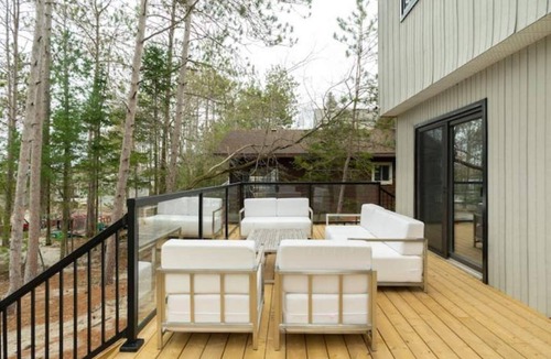 Wymbolwood Beach Cottage | Cozy Beachfront Cottage: Private Beach, Hot Tub