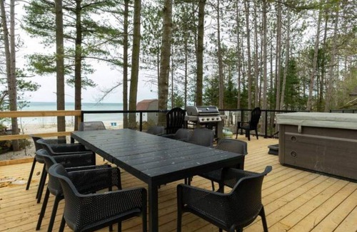 Wymbolwood Beach Cottage | Cozy Beachfront Cottage: Private Beach, Hot Tub